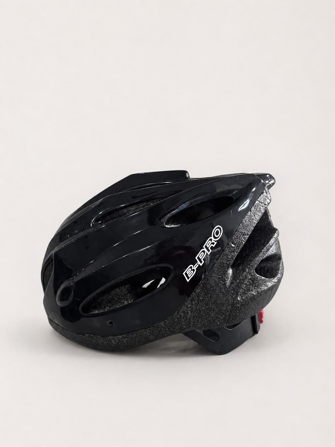 Helm inbegrepen bij steps en kinderfietsen. Extra helm voor volwassenen, 2€